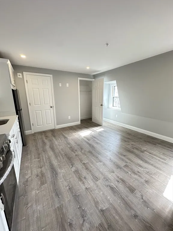 6 Monroe St, Salem