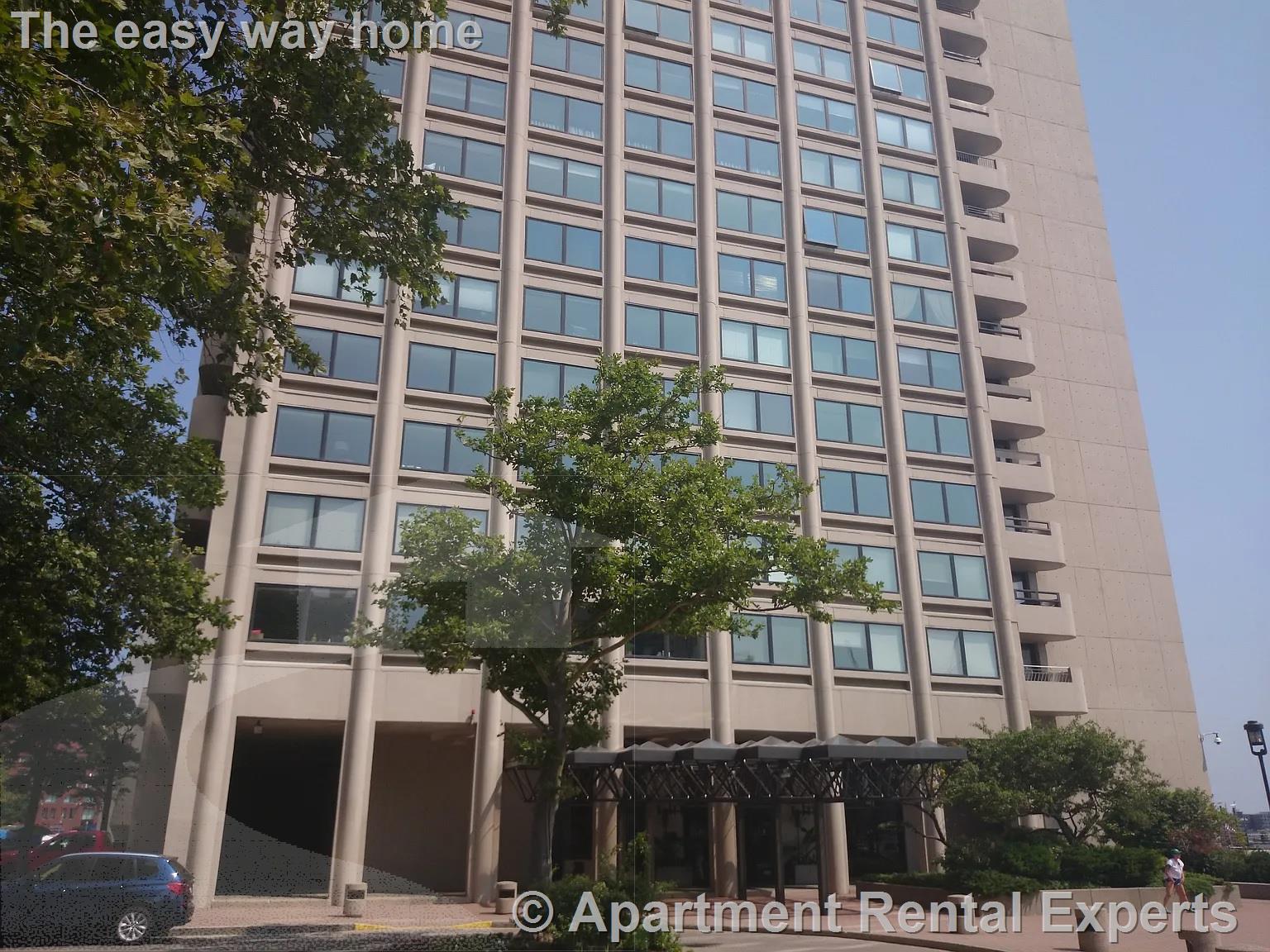 85 East India Row, Downtown