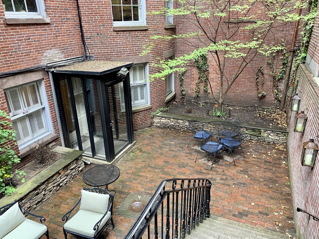 3 Walnut St, Beacon Hill