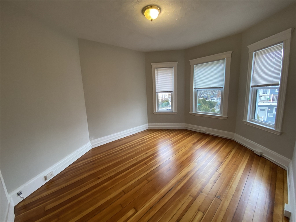4 bed, 1 bath apartment for rent at 79 Topliff St Unit 2, Dorchester — photo 3 of 9