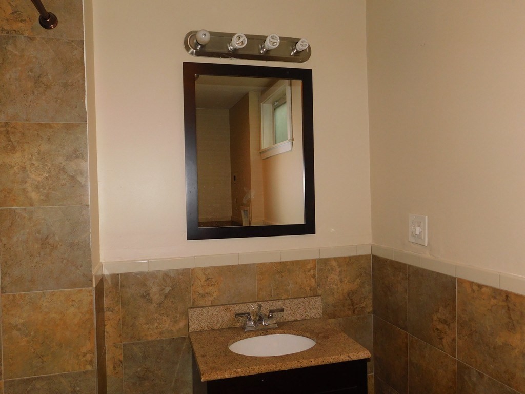 2 bed, 2.5 bath apartment for rent at 81 Mount Pleasant Ave Unit A, Roxbury — photo 5 of 6