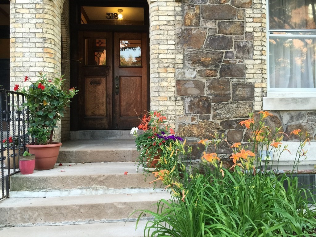 3 split bed, 2 bath apartment for rent at 318 Tappan St Unit 1, Brookline Village — photo 1 of 16