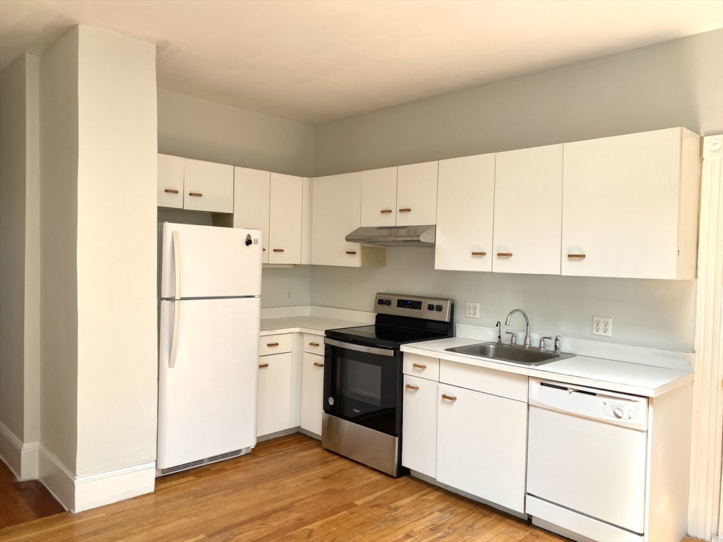 4 bed, 2 bath apartment for rent at 64 6th St Unit 3, East Cambridge — photo 2 of 10