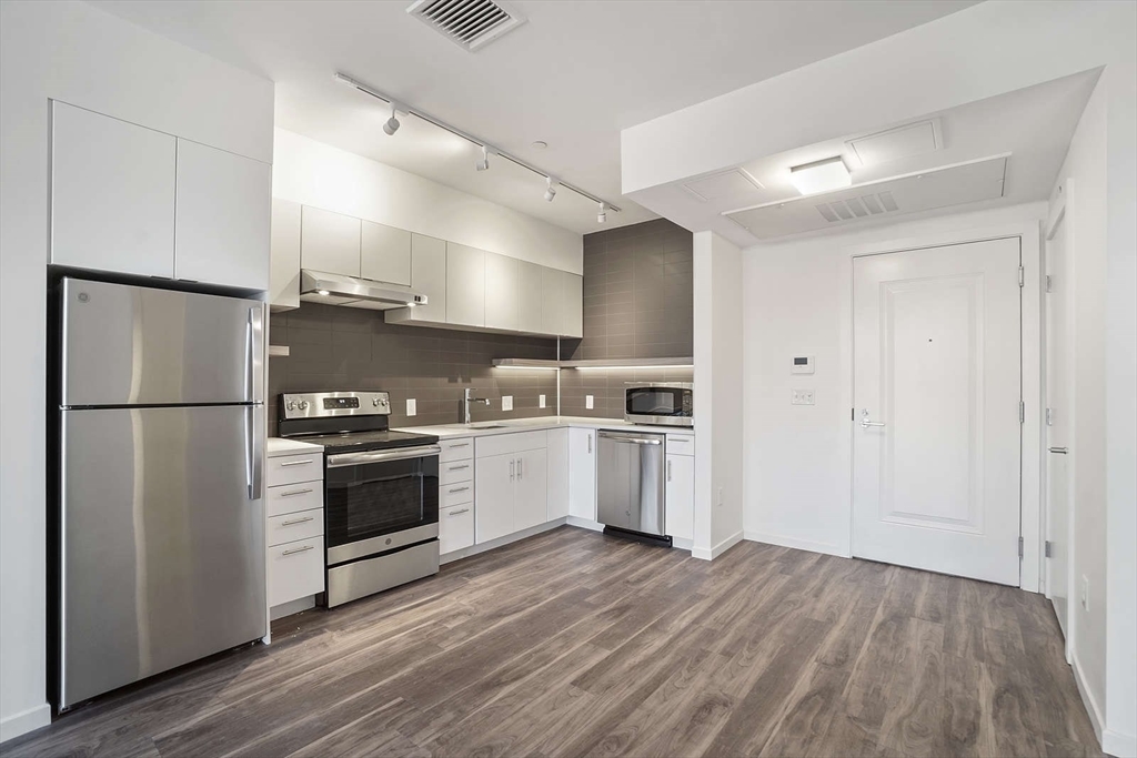 325 Snell, Fall River