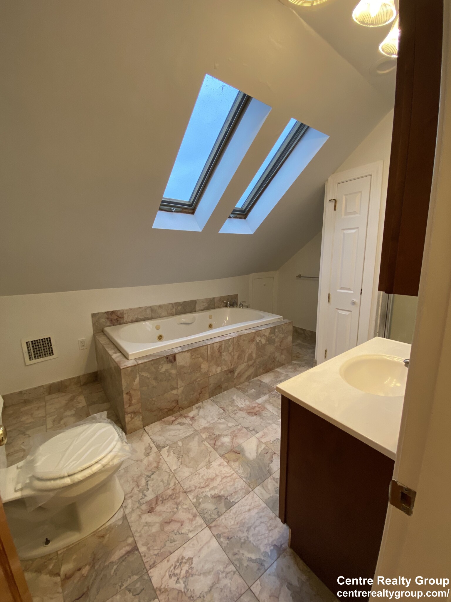 200 Hyde Park Ave, Jamaica Plain