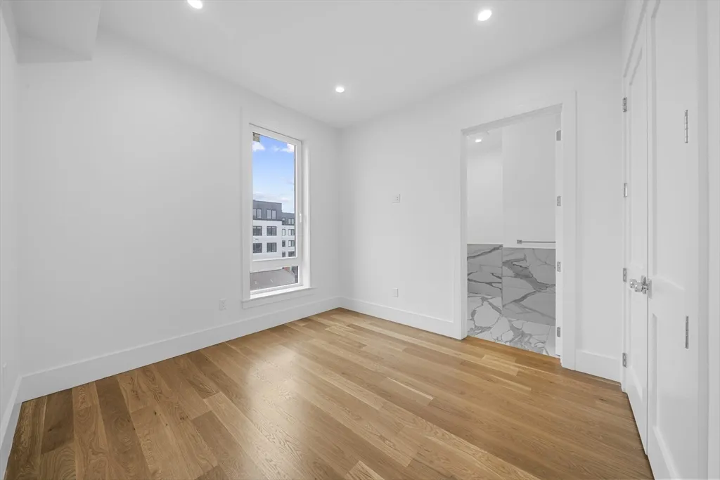 218 Old Colony Ave, South Boston