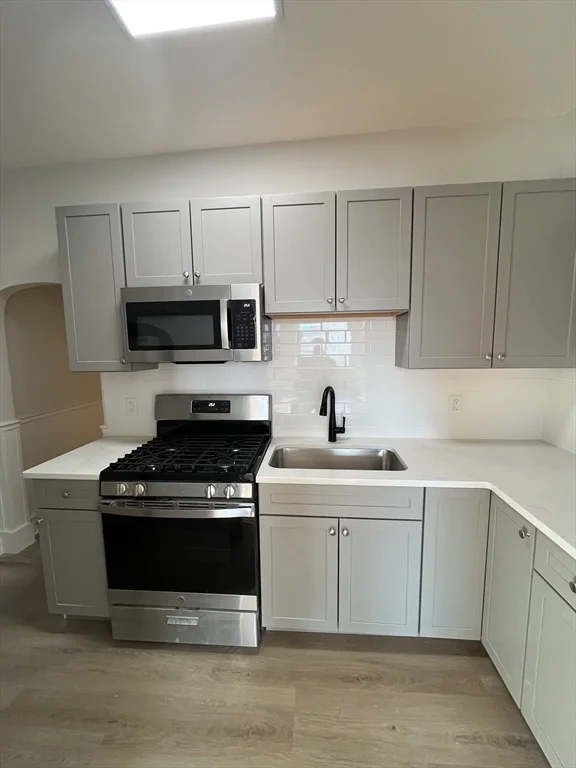 108 Bristol Rd, Somerville