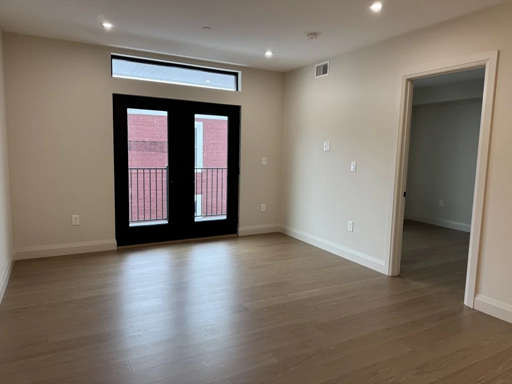 100 Lincoln, Brighton