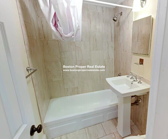 88 West Cedar St, Beacon Hill