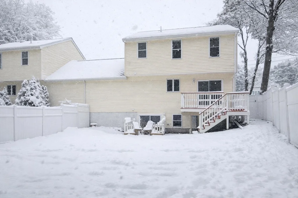 1083 Main St, Walpole