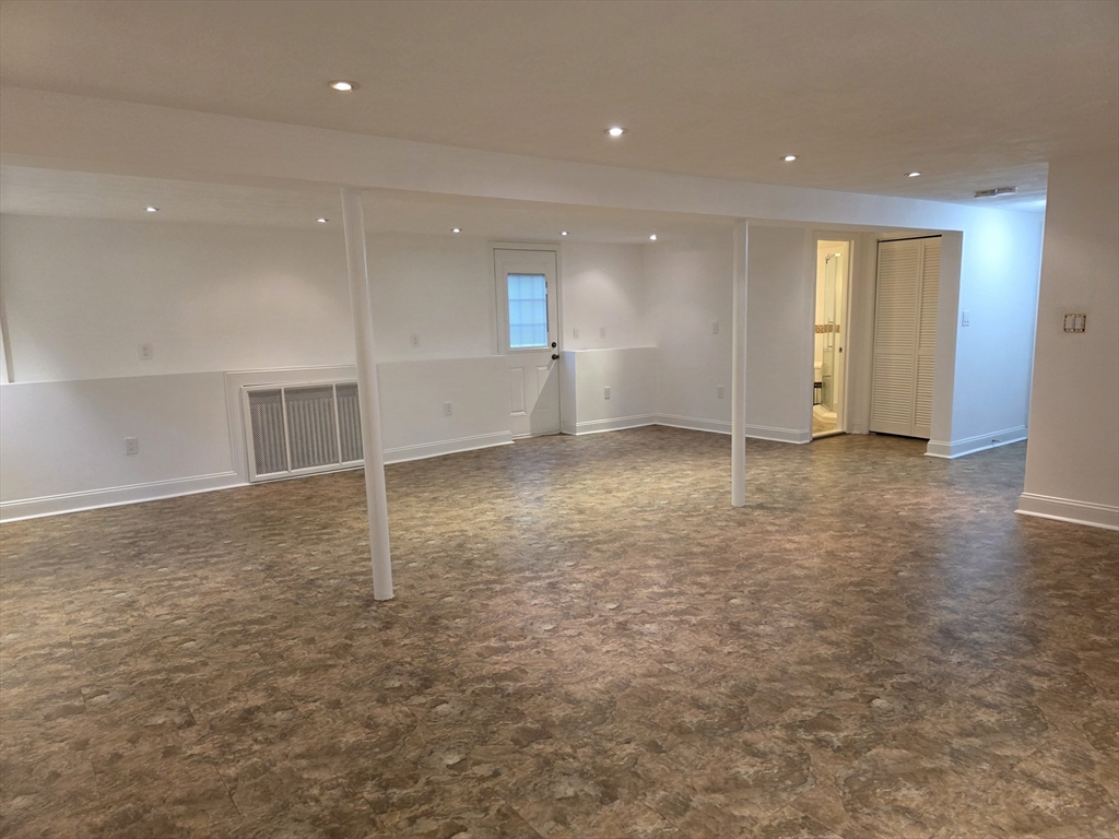 4 Hickey Dr, Framingham