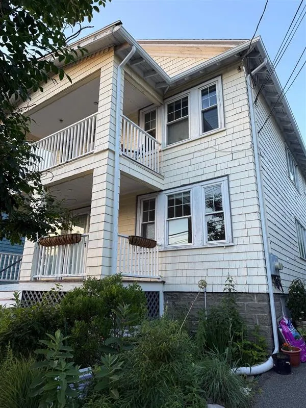67 Fairfax St, West Somerville