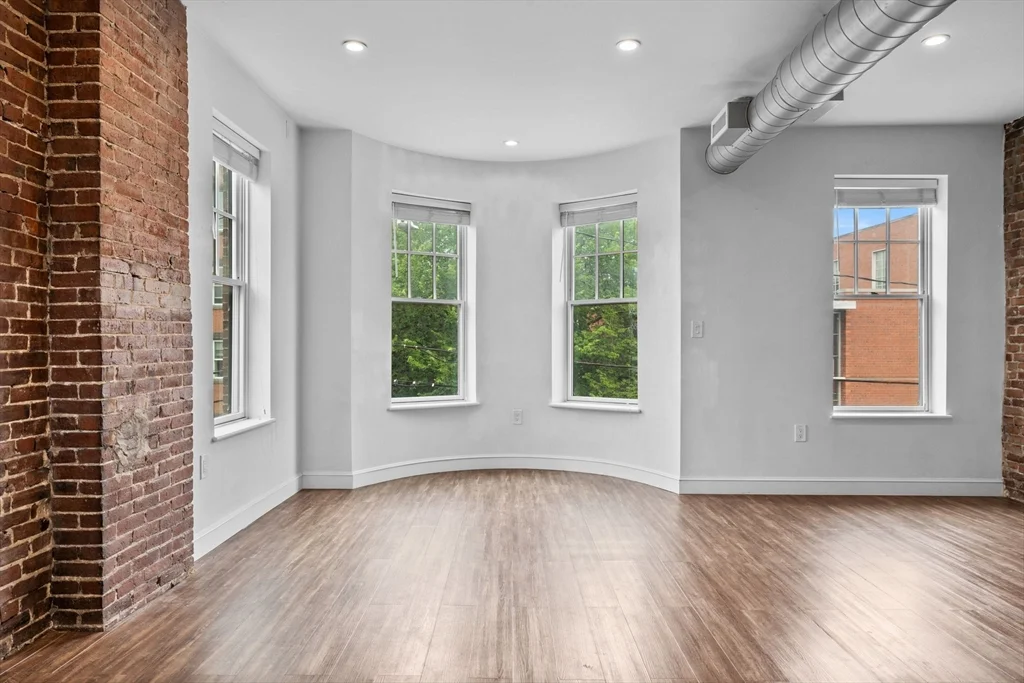 103-105 Broadway, Chelsea