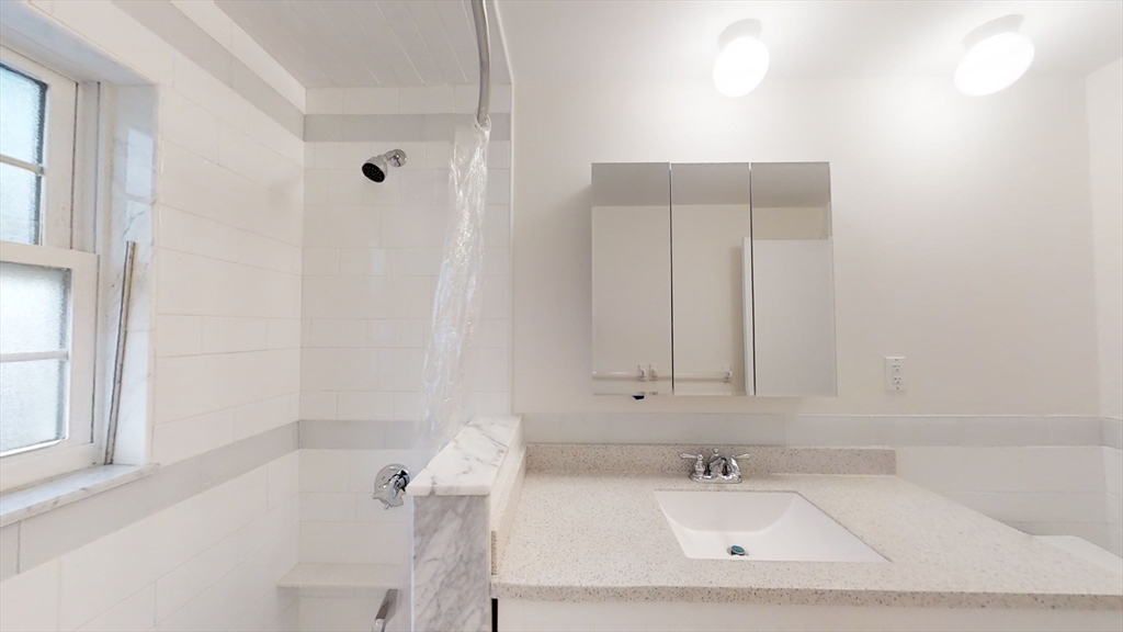 27 Arlington Rd, Woburn