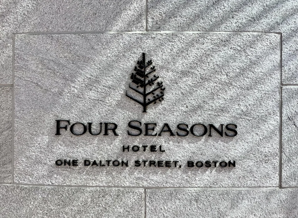 1 Dalton St, Back Bay