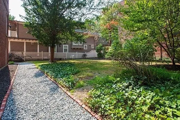 16 Chauncy St, Neighborhood Nine