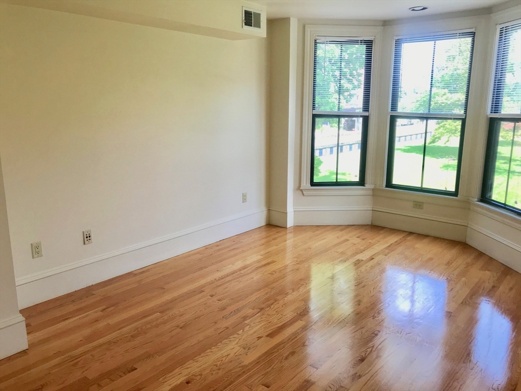 10 East Concord, South End