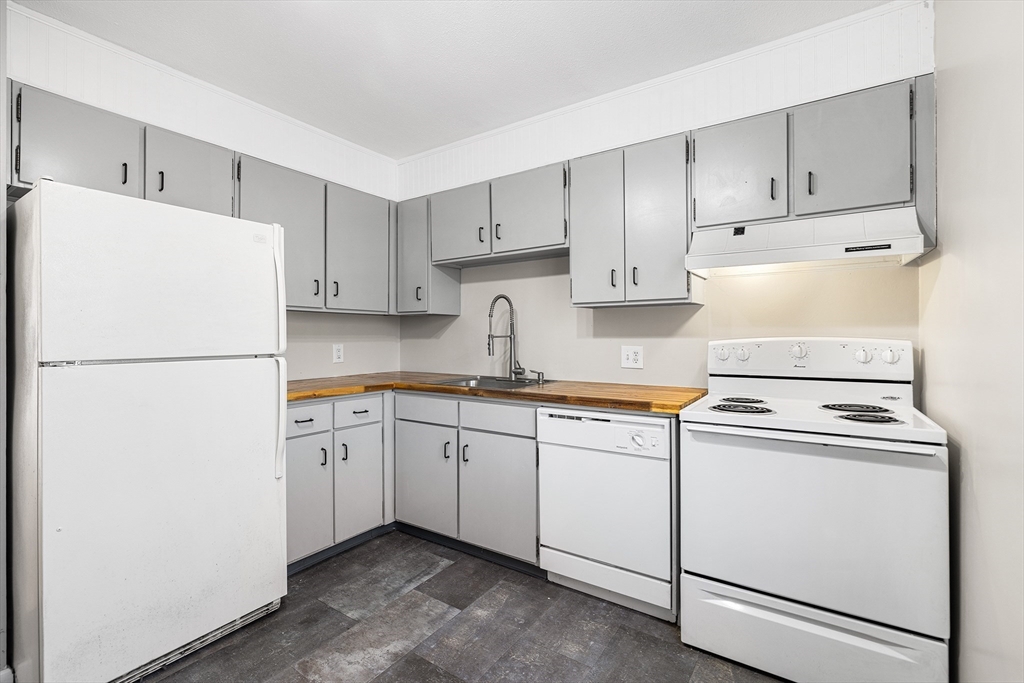 121 Bailey, Worcester