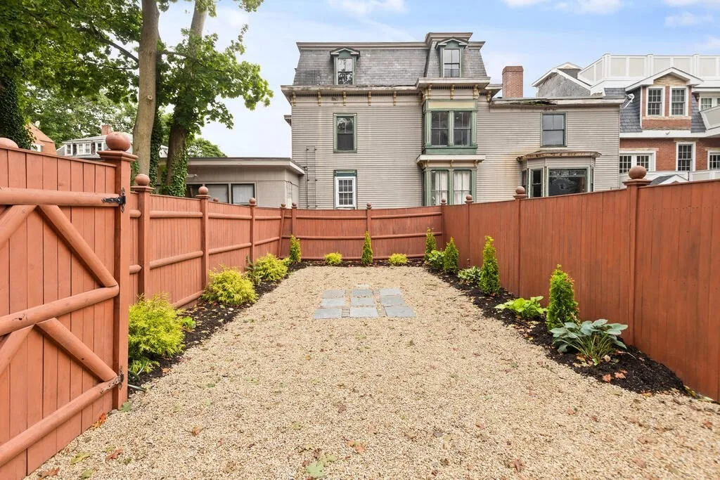 2 Rangeley Rd, Winchester