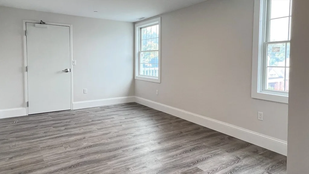 131 Cambridge St, Burlington