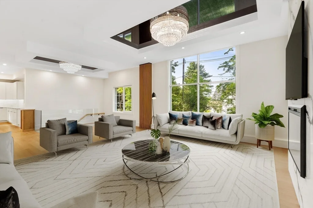 58 Chestnut St, Lynnfield