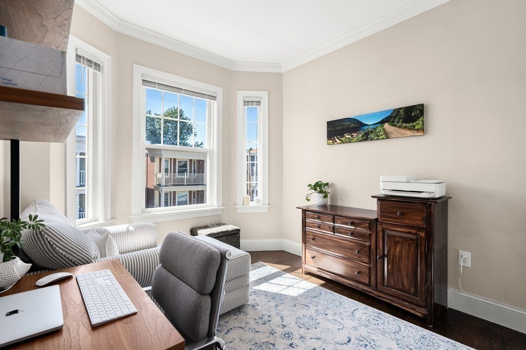 1048 Saratoga St, East Boston