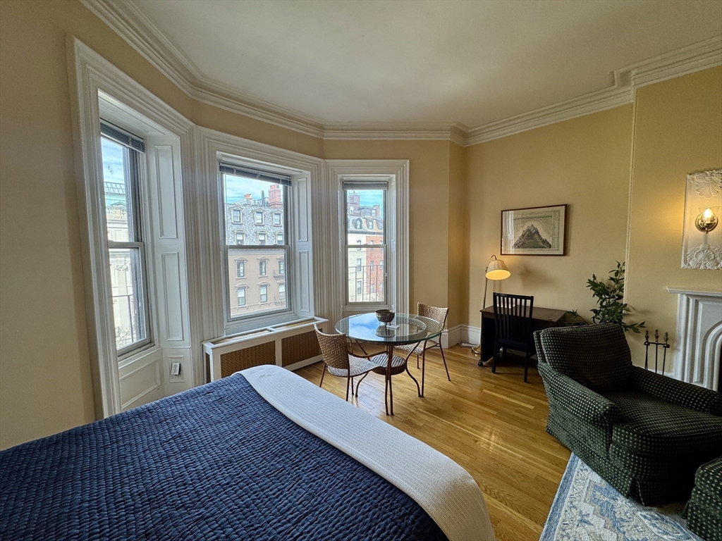 169 Beacon St, Back Bay