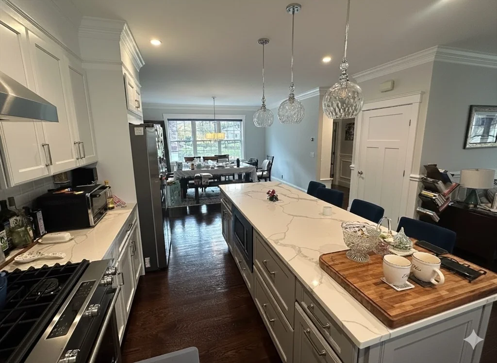 53 Old Mystic St, Arlington