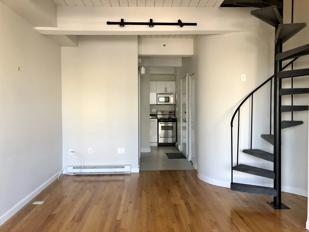 12 Stoneholm St, Fenway