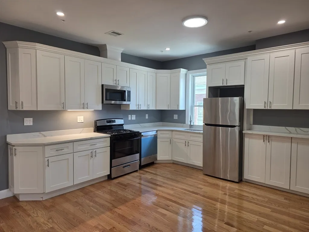 339 Cambridge St, East Cambridge