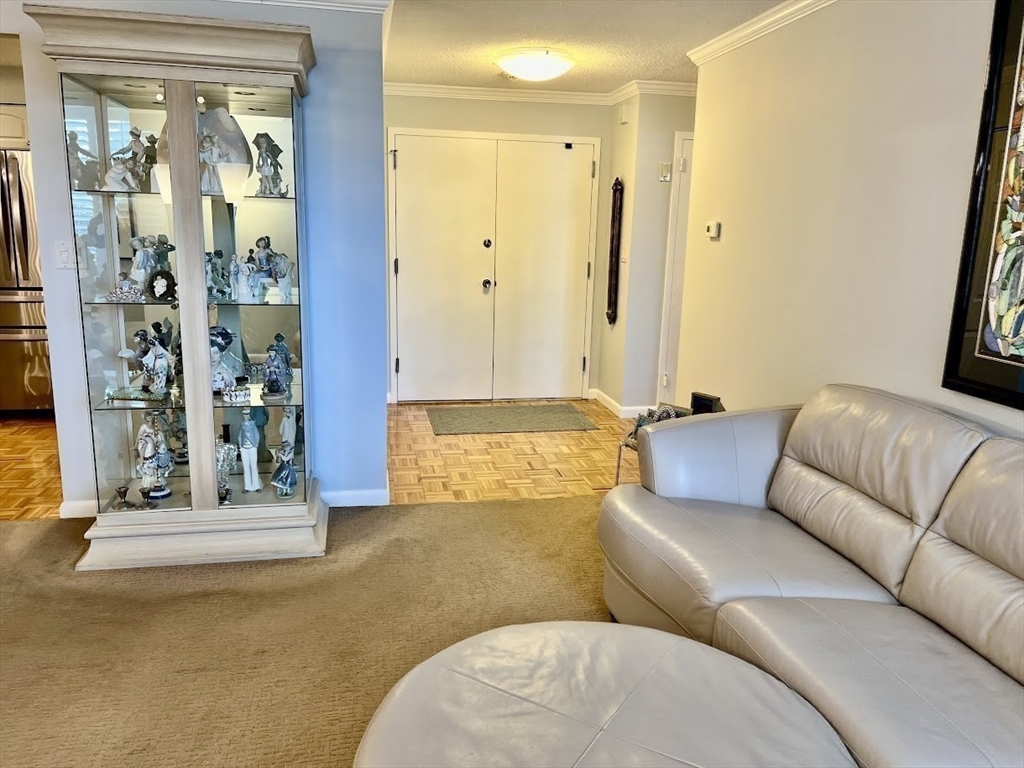 1006 Paradise Rd, Swampscott