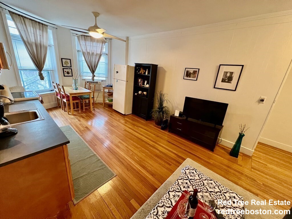36 Winchester St, Coolidge Corner