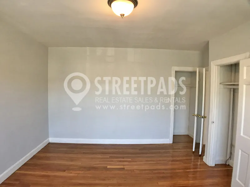 1129 Beacon St, Longwood