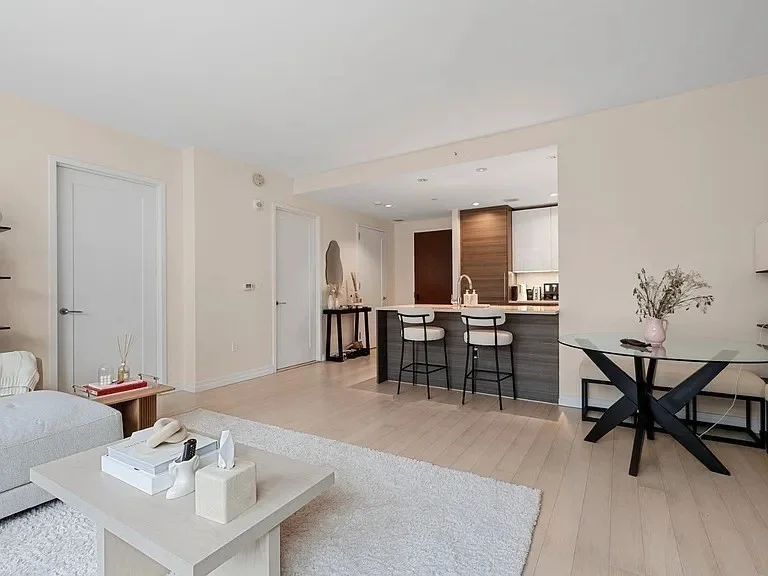 1 Franklin St, Midtown