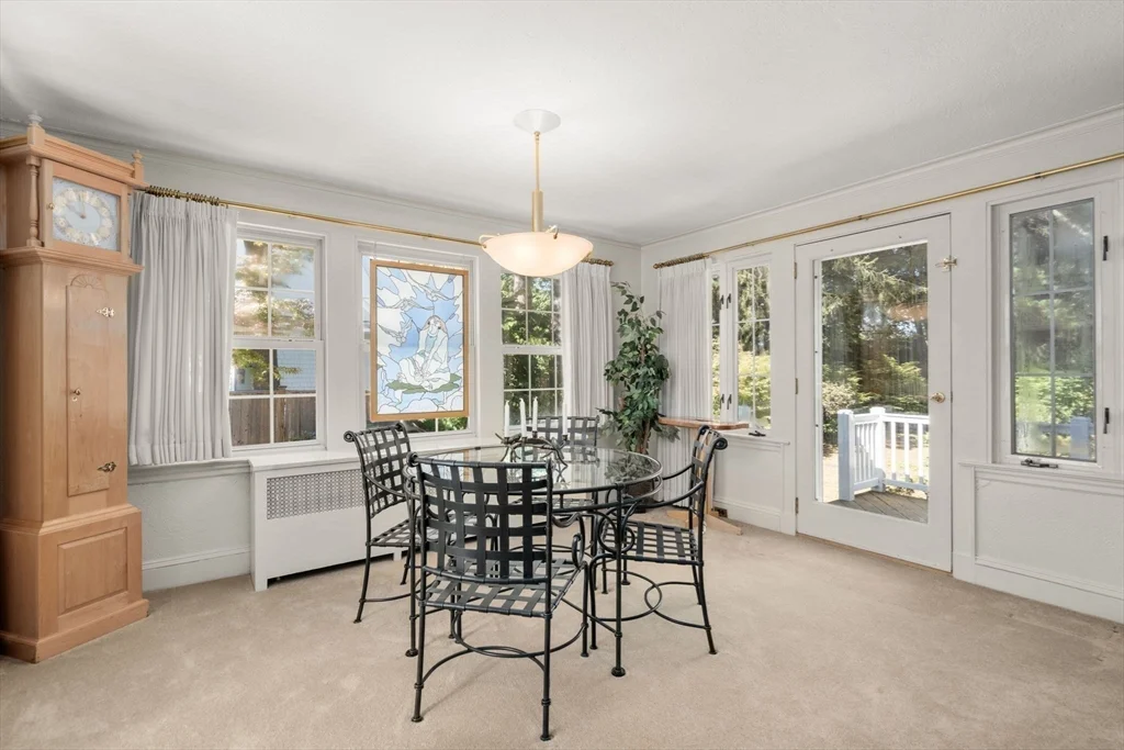 58 Country Club Rd, Newton