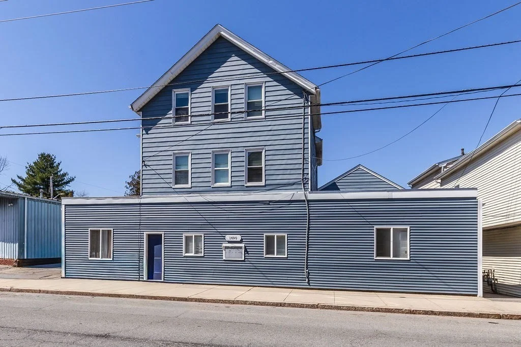 1690 N Main St, Fall River
