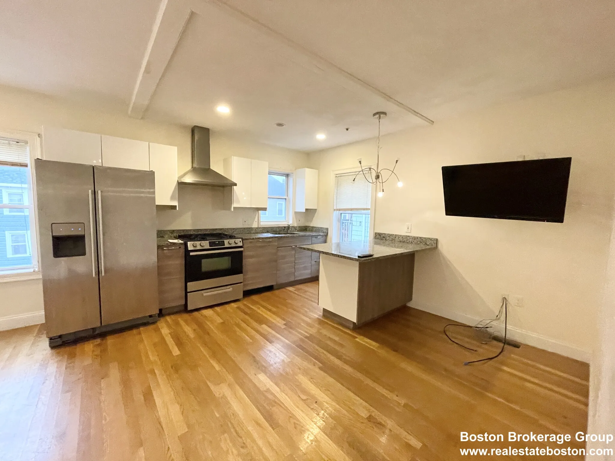 128 Hillside St, Mission Hill