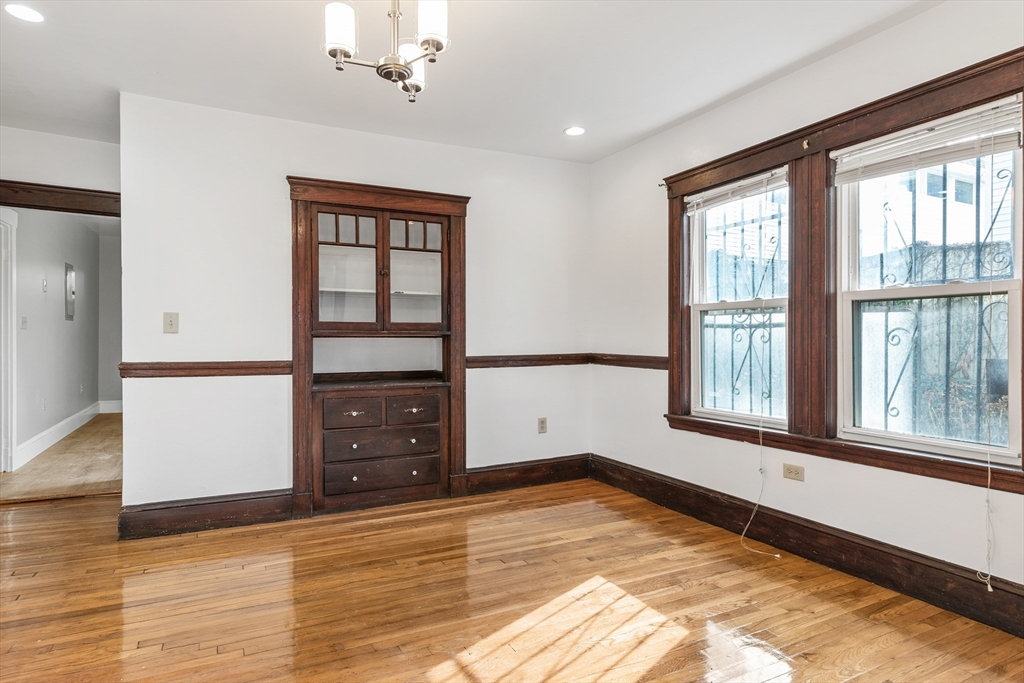 28 Sunset St, Mission Hill