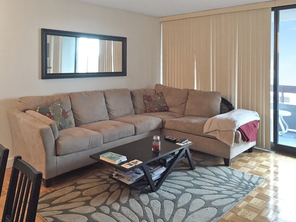 566 Commonwealth Ave, Fenway