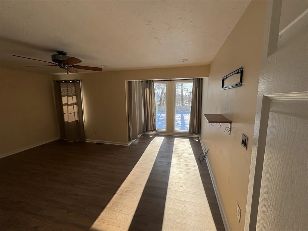 453 Turnpike St, Easton