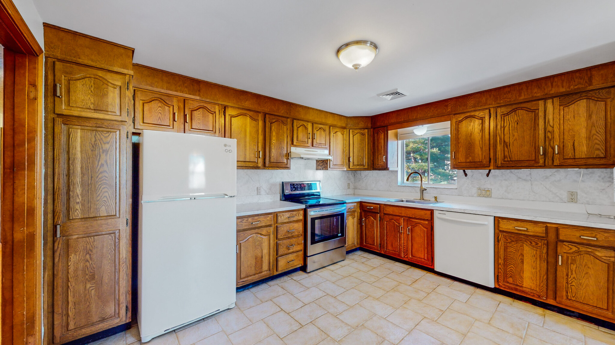 3 bed, 2 bath apartment for rent at 21 Ashmont Rd, Nonantum — photo 8 of 24