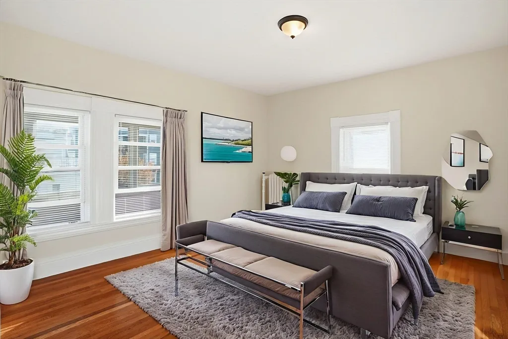 10 Charles, Winthrop