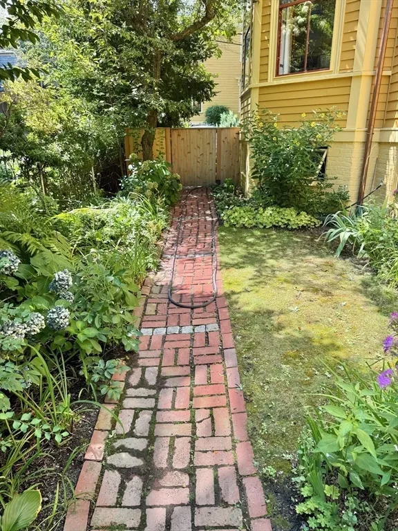 12 Humboldt St, Neighborhood Nine