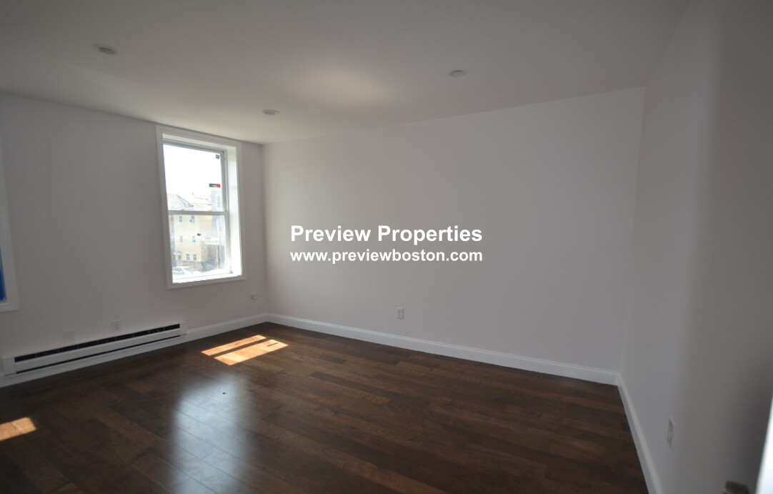 212 Maverick St, East Boston