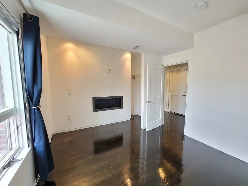 687 E 2nd St, South Boston
