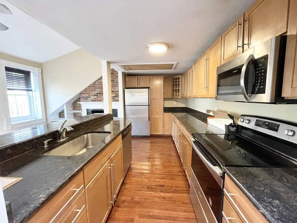 670 Massachussetts, South End