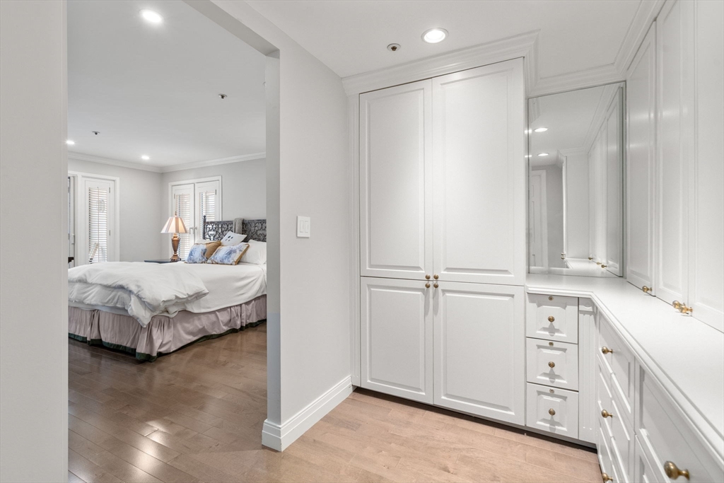 20 Rowes Wharf, Waterfront