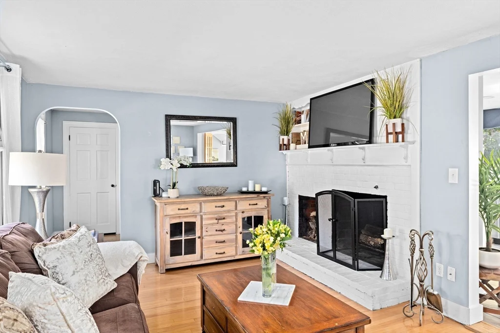 4 Country Dr, South Hingham