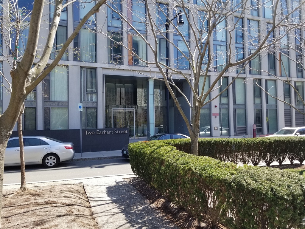 2 Earhart, East Cambridge