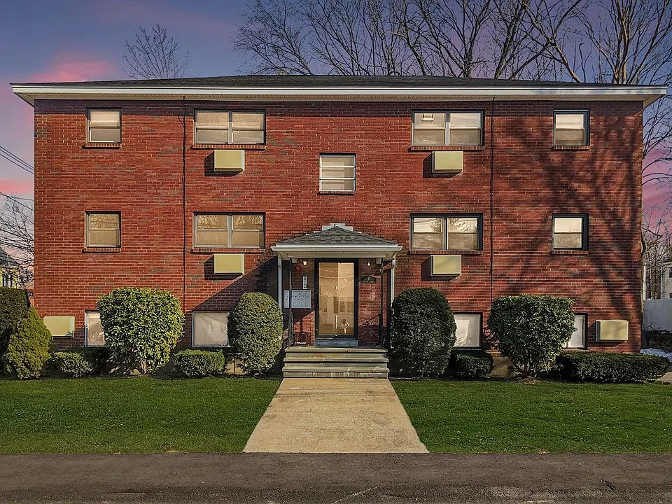 8 Friend St, South Side